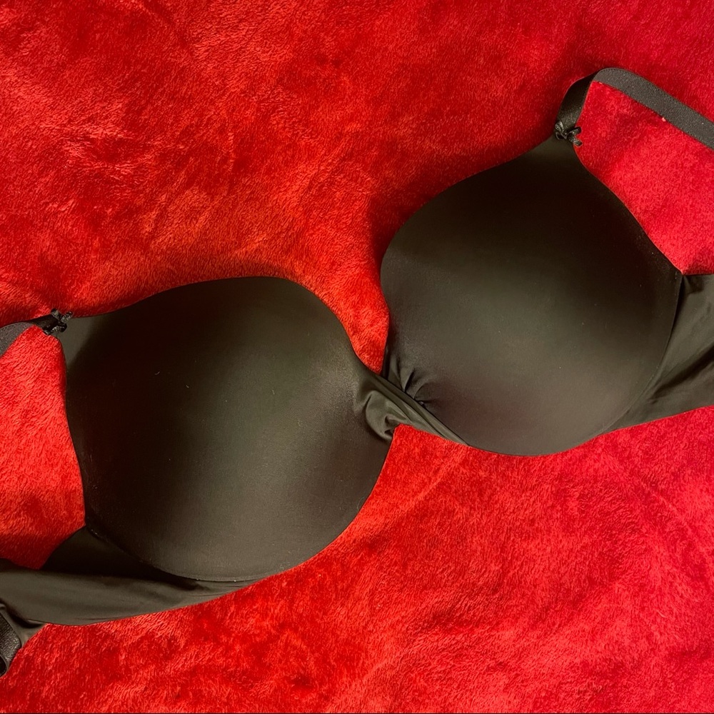 VICTORIA’S SECRET Plunge Bra